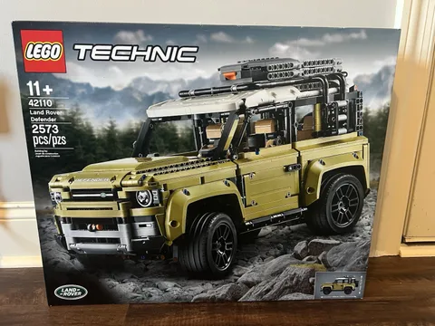 LEGO TECHNIC: Land Rover Defender (42110) - NEW