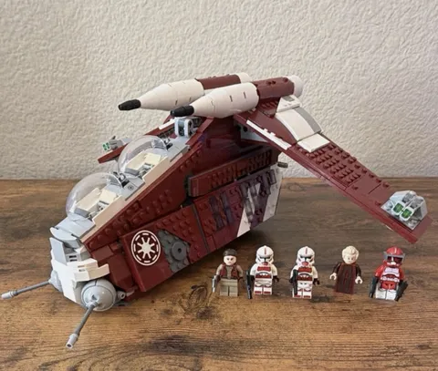 LEGO Star Wars Coruscant Guard Gunship #75354 with minifigures