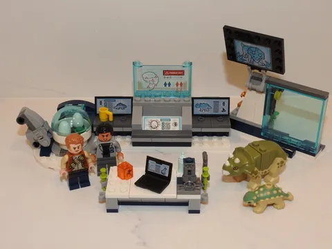 LEGO Jurassic World: Dr. Wu's Lab: Baby Dinosaurs Breakout (75939) 100% Complete