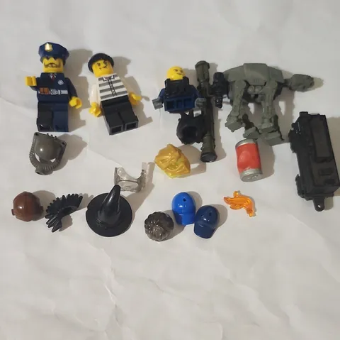 Custom LEGO Minifigure Lot Police Officer & Prisoner w/ Accessories Parts, 5+