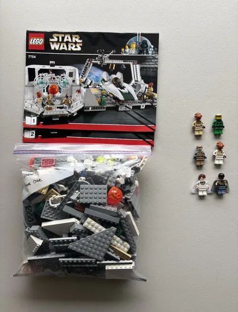 LEGO Star Wars Home One Mon Calamari Star Cruiser (7754) | Complete w/ Minifigs