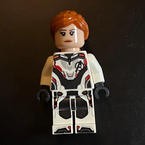LEGO Super Heroes Black Widow Minifigure White Suit w/ Black Gloves Brown Hair