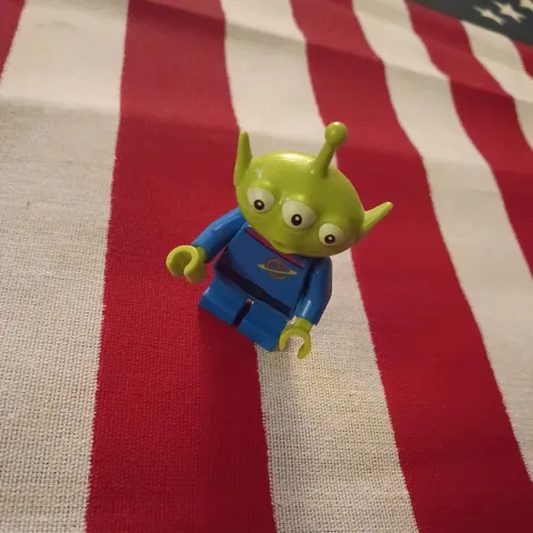 LEGO Alien minifigure CMF Series Disney 71012 Toy Story Pizza Planet mini figure