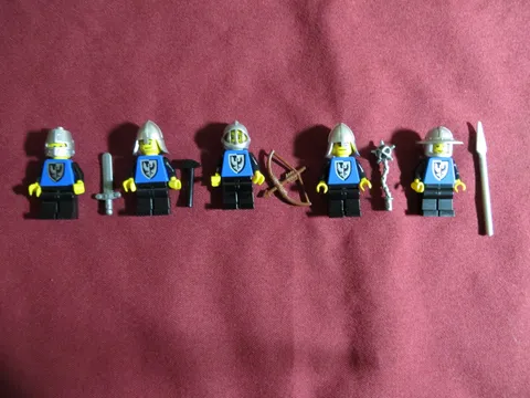 LEGO Castle Kingdoms Knights. Black Falcon & weapons