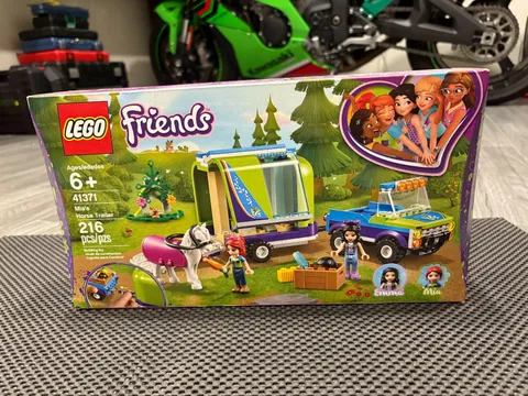 New Lego 41371 Friends Mia's Horse Trailer - box with minor imperfections