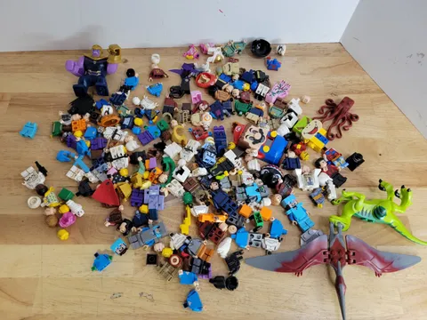 Large lego mixed mini figure lot; Star Wars, Minecraft, Harry Potter, Marvel