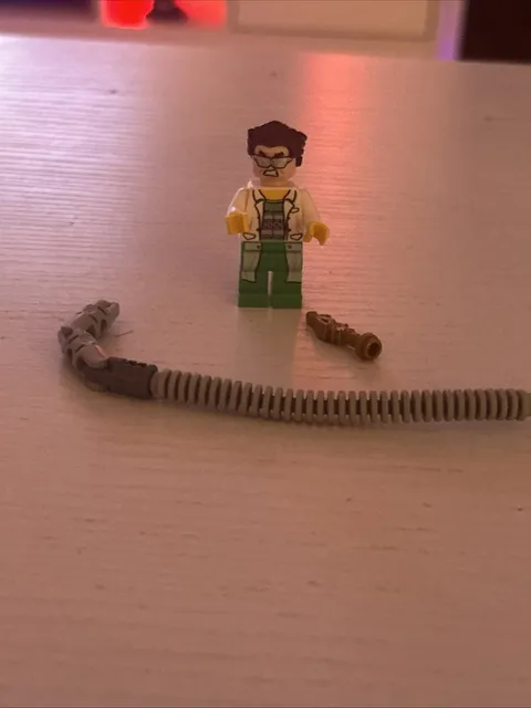Doc Ock Dr. Octopus white lab coat Marvel Superheroes Lego Minifigure 76015