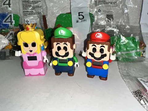 Super Mario And Peach & Luigi Lego Set 71360 With The 3 Main Characters ￼