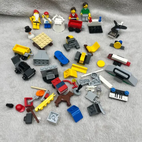 LEGO City 60201 Advent Calendar Christmas Santa Claus Toy Set * Used  *Mini Figs