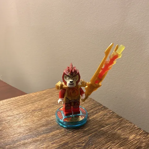 LEGO Dimensions Laval the Lion Prince Minifigure with Sword and toy tag