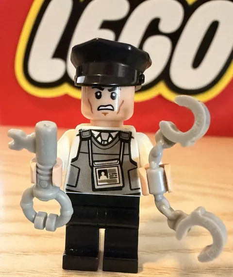 Lego DC Prison Guard Minifigure With Accessories 