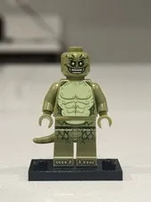 LEGO Lizard Minifigure - 76280 Spider-Man vs. Sandman: Final Battle Damaged