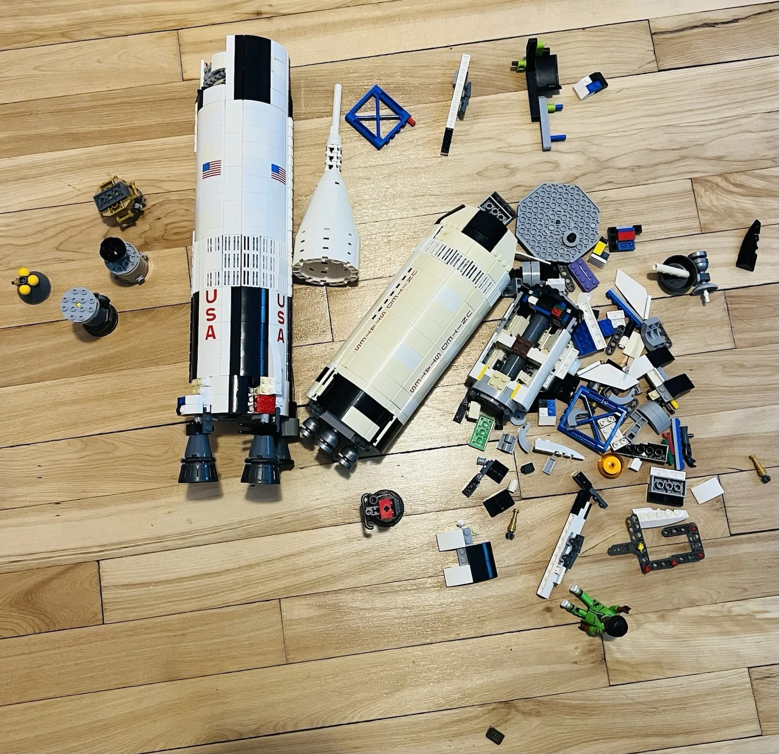 LEGO Ideas NASA Apollo Saturn V 21309 (1969 Pieces) – 97% Complete – Rare Set