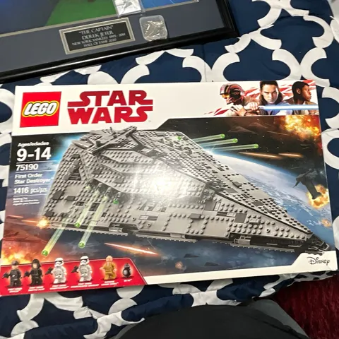 LEGO Star Wars 75190 First Order Star Destroyer 1416pcs Minifigures Box