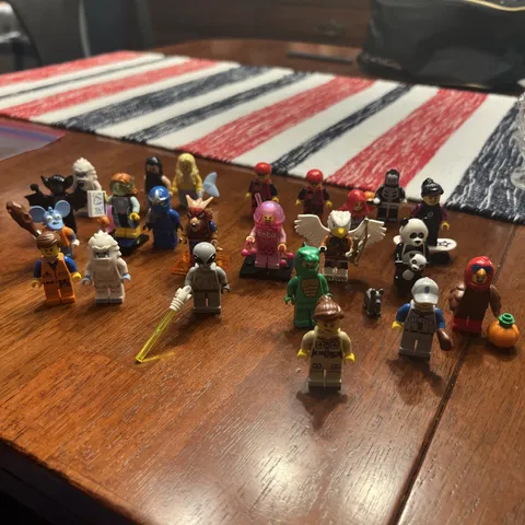 LEGO ASSORTED 23 MINIFIGURES Marvel Ninjago DND LEGO Movie Minifig series