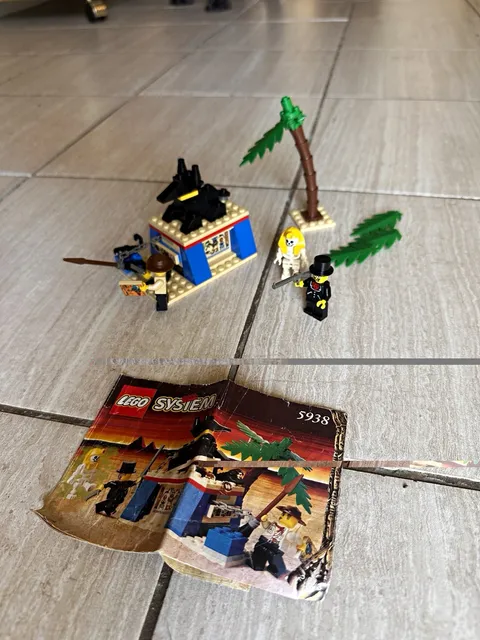 LEGO Adventurers Desert 5938 Oasis Ambush Set w/Instructions, No Box. See descr