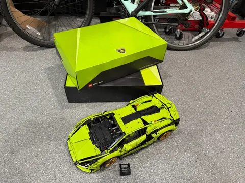 LEGO (42115) Technic: Lamborghini Sian FKP 37 w/ Box & Instructions