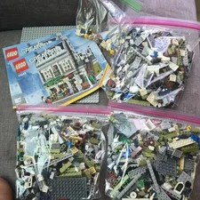 LEGO Parisian Restaurant 10243 - READ DESCRIPTION 