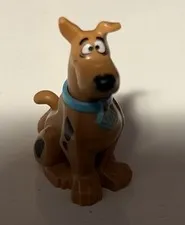LEGO SCOOBY-DOO MINIFIGURE SITTING DOWN VERSION