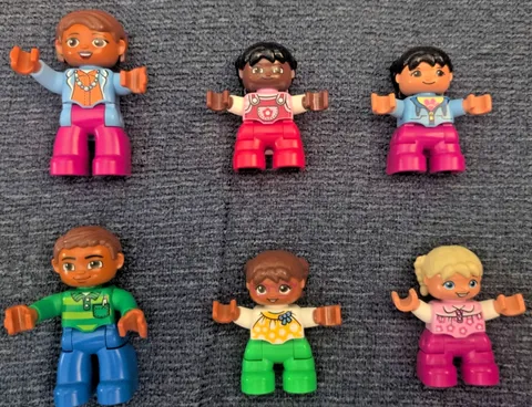 Lot of 6 Lego Duplo Figures 2 Adults 4 Children