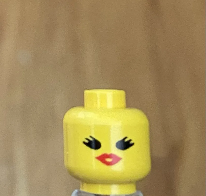 LEGO Standard Female Woman Yellow Minifig Head With Open Mouth &Long Eyelashes