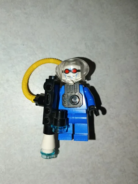 LEGO Batman I Mr Freeze Minfigure (7783) Bat011c01 2006 COMPLETE ORIGNAL