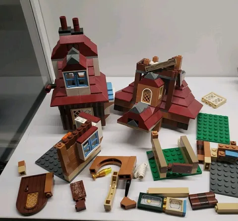 LEGO Harry Potter: The Burrow (4840) For Parts No Minifigures 