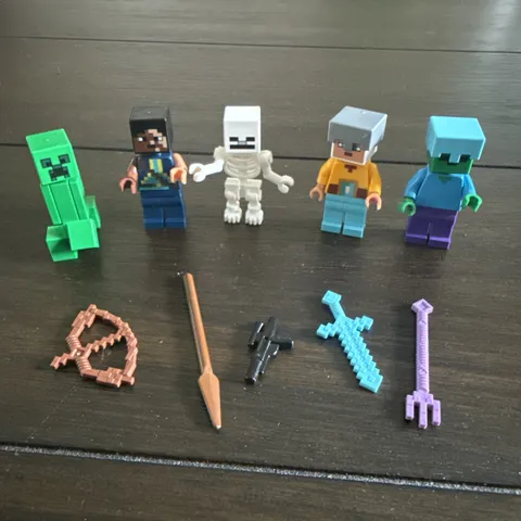 Minecraft LEGO Minifigures & Weapons Accessories  Lot Of 5 Fast Shipping