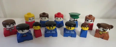 Duplo Lego Figures Lot of 12 Square Bottoms Different Sizes 