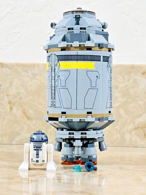 LEGO Star Wars: Droid Escape Pod (75136) - Complete, 1/4 Minifigures