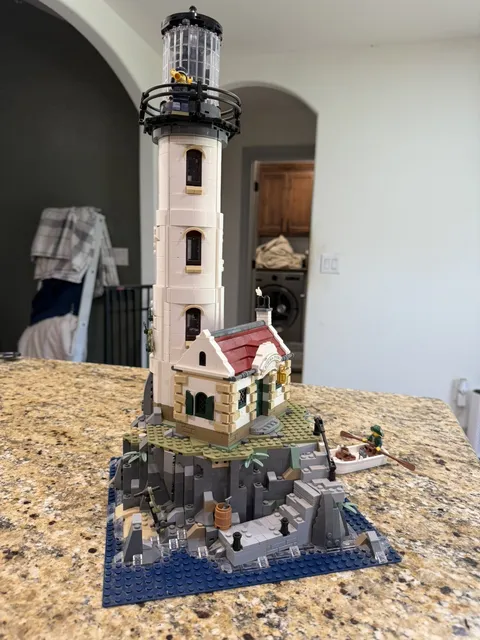 LEGO Ideas: Motorized Lighthouse (21335) 100% Complete No Box No Manual Retired