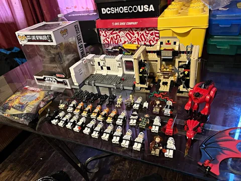 LEGO lot Star Wars Minifigure and more plus Star Wars pop figure