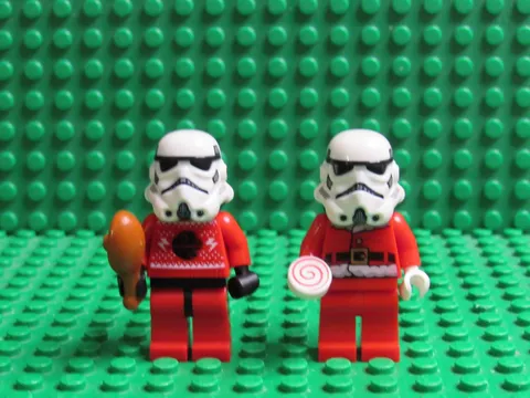 Lot 2 Lego Star Wars Santa Christmas Party Sweater Stormtrooper minifigs NM60