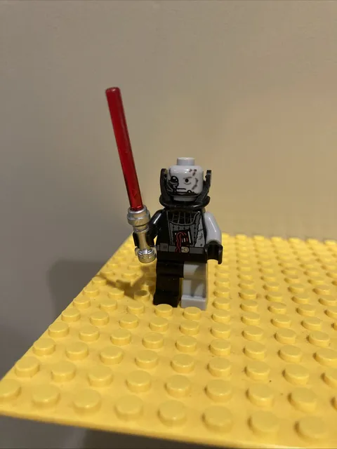 LEGO Star Wars 7672 Battle Damaged Darth Vader SW0180