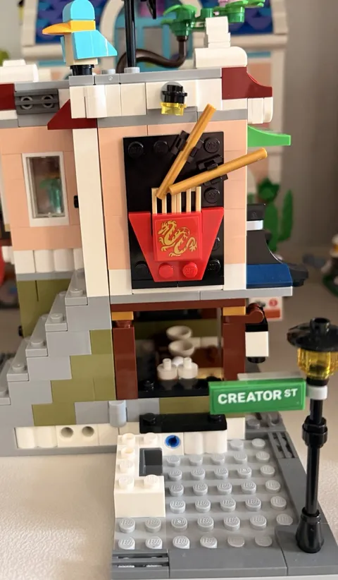 Lego Creator 3-in-1 Downtown Noodle Shop (31131) AS-IS