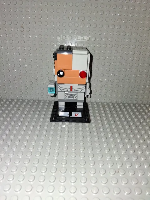 2018 LEGO BRICKHEADZ: Cyborg DC Justice League (41601) *retired*