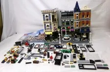 LEGO Creator 10255 Assembly Square 2017 Set With Instructions Built