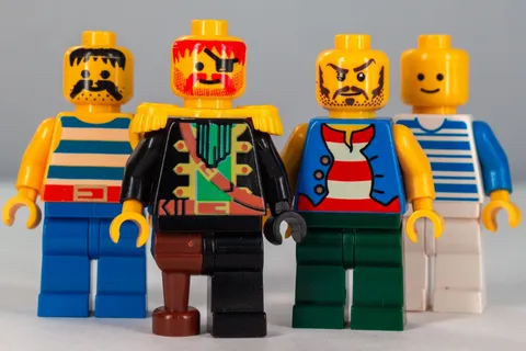 LEGO Vintage Classic Pirate Minifigure Lot of 4 + BONUS Classic Cowboy Keychain