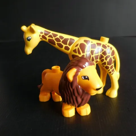 2 LEGO Vintage Wild Animal Figures Lion Giraffe Toy Collection N5138