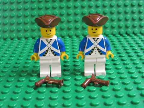 Lot 2 LEGO Minifigs Imperial Soldier Blue Coat Pirates Vintage Bluecoat 6273 K16