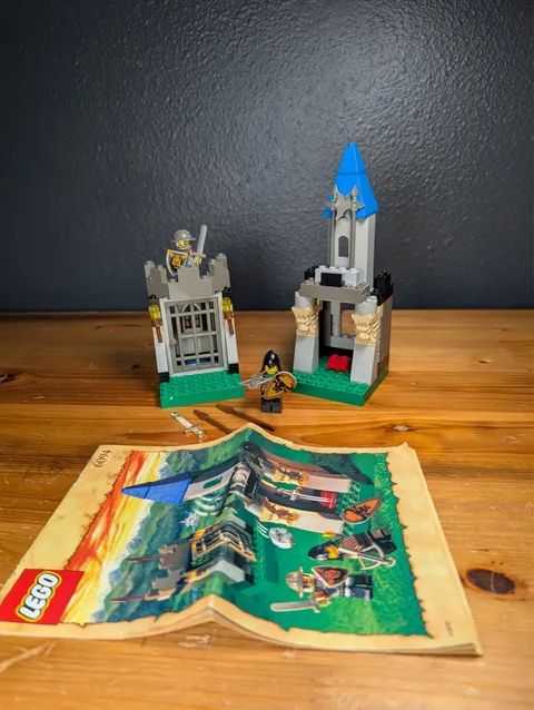 LEGO Knights Kingdom Castle: Guarded Treasury (6094) Complete With Manual