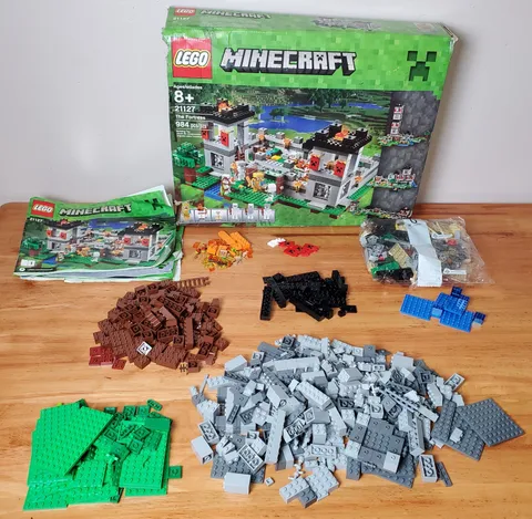 Incomplete Lego Minecraft The Fortress 21127 Used