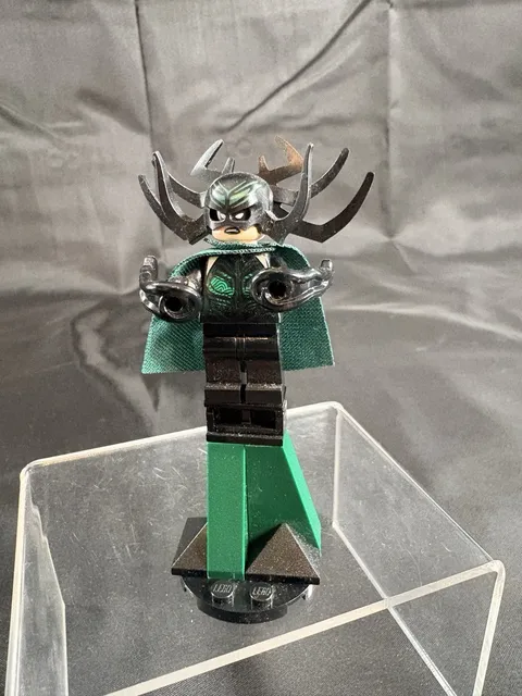 LEGO Marvel Super Heroes SH406 Hela Minifigure from set 76084 - Authentic