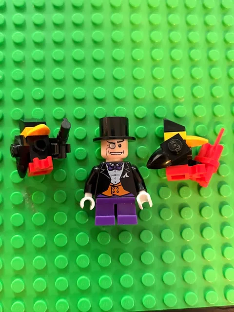 LEGO Batman The Penguin Minifigure Short Legs The Batcave 7783 bat010