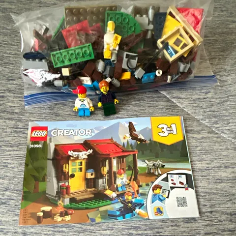 LEGO Creator Outback cabin set 31098, Complete w/manual+ mini figures, no box￼