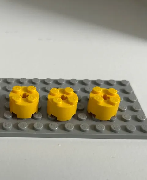 3pcs LEGO Friends Round 2x2 with Axle Hole Yellow