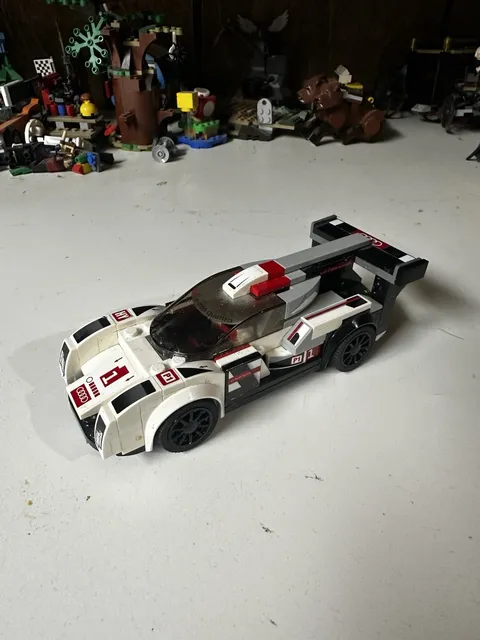 LEGO SPEED CHAMPIONS Audi R18 e-tron quattro 75872 with minifigure