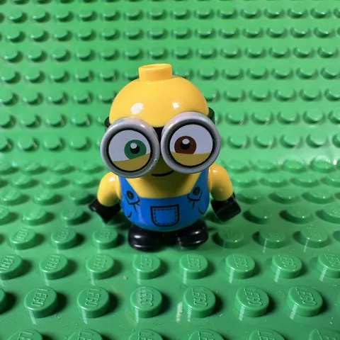 Lego Minion Bob - blue overalls minifigure Set 75549 Despicable Me Z9