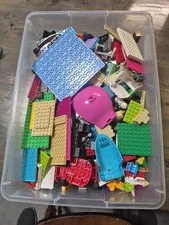 Box Of Lego Pieces,few Roblox.10 Lbs.dont Have Time To Mess With.