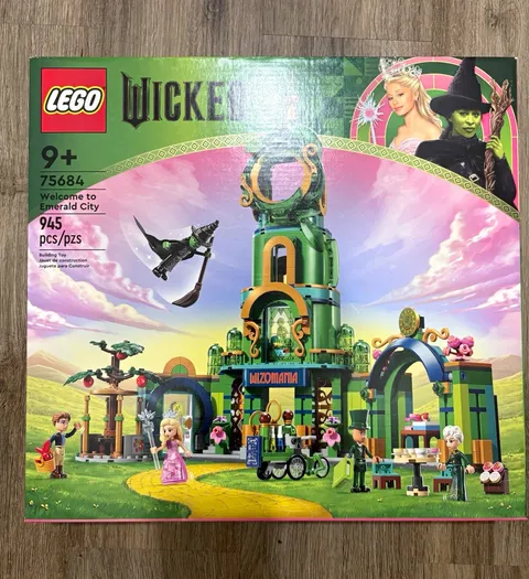 LEGO Wicked Welcome to Emerald City (75684) 945 pcs Elphaba Glinda SEALED BOX